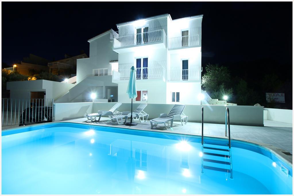 פרימוסטן Apartments Huljev מראה חיצוני תמונה