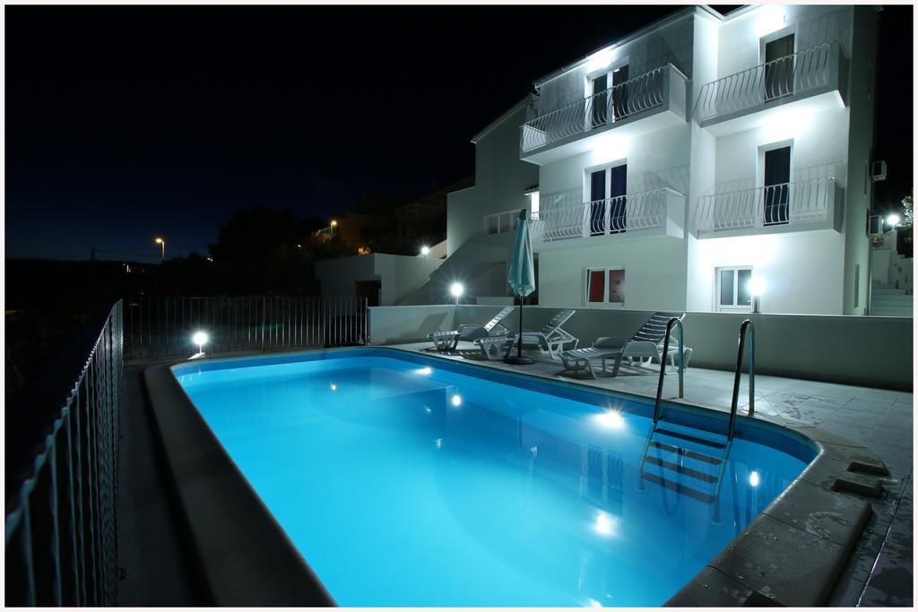 פרימוסטן Apartments Huljev מראה חיצוני תמונה