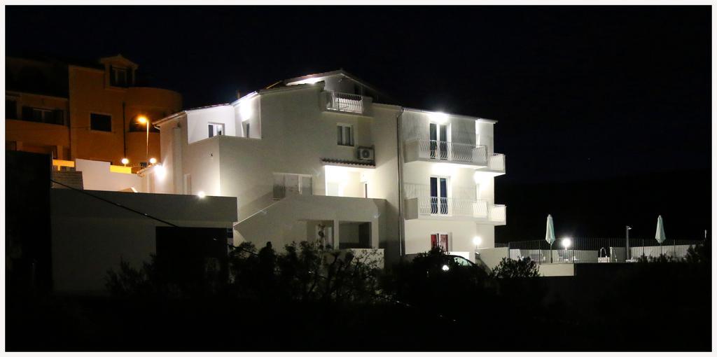 פרימוסטן Apartments Huljev מראה חיצוני תמונה