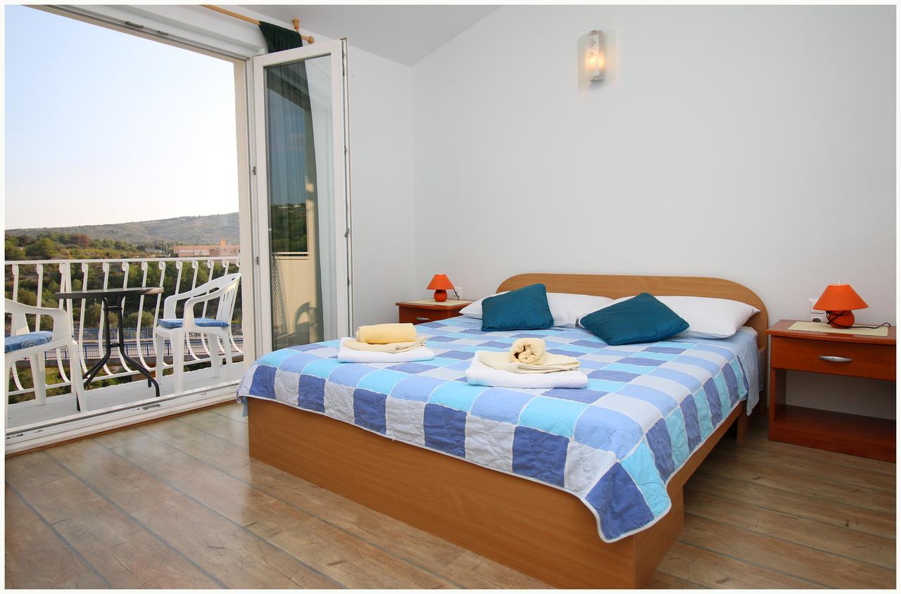 פרימוסטן Apartments Huljev מראה חיצוני תמונה