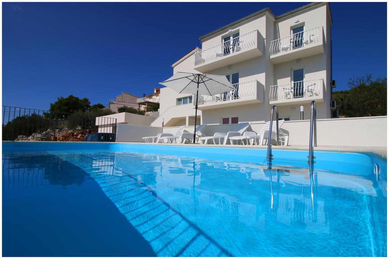 פרימוסטן Apartments Huljev מראה חיצוני תמונה