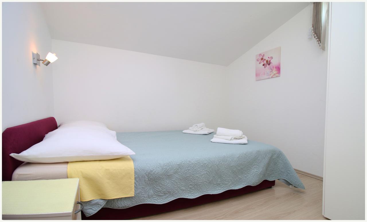 פרימוסטן Apartments Huljev מראה חיצוני תמונה
