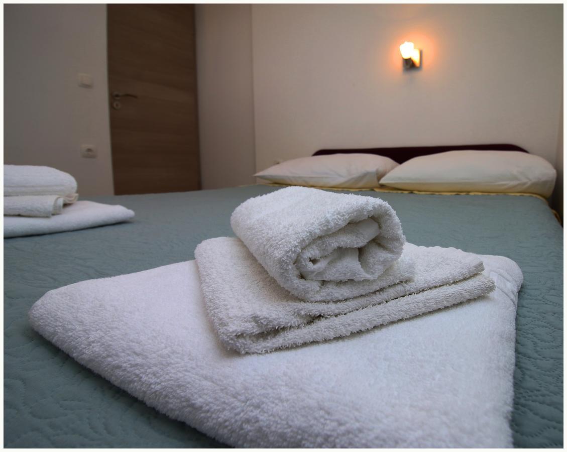 פרימוסטן Apartments Huljev מראה חיצוני תמונה