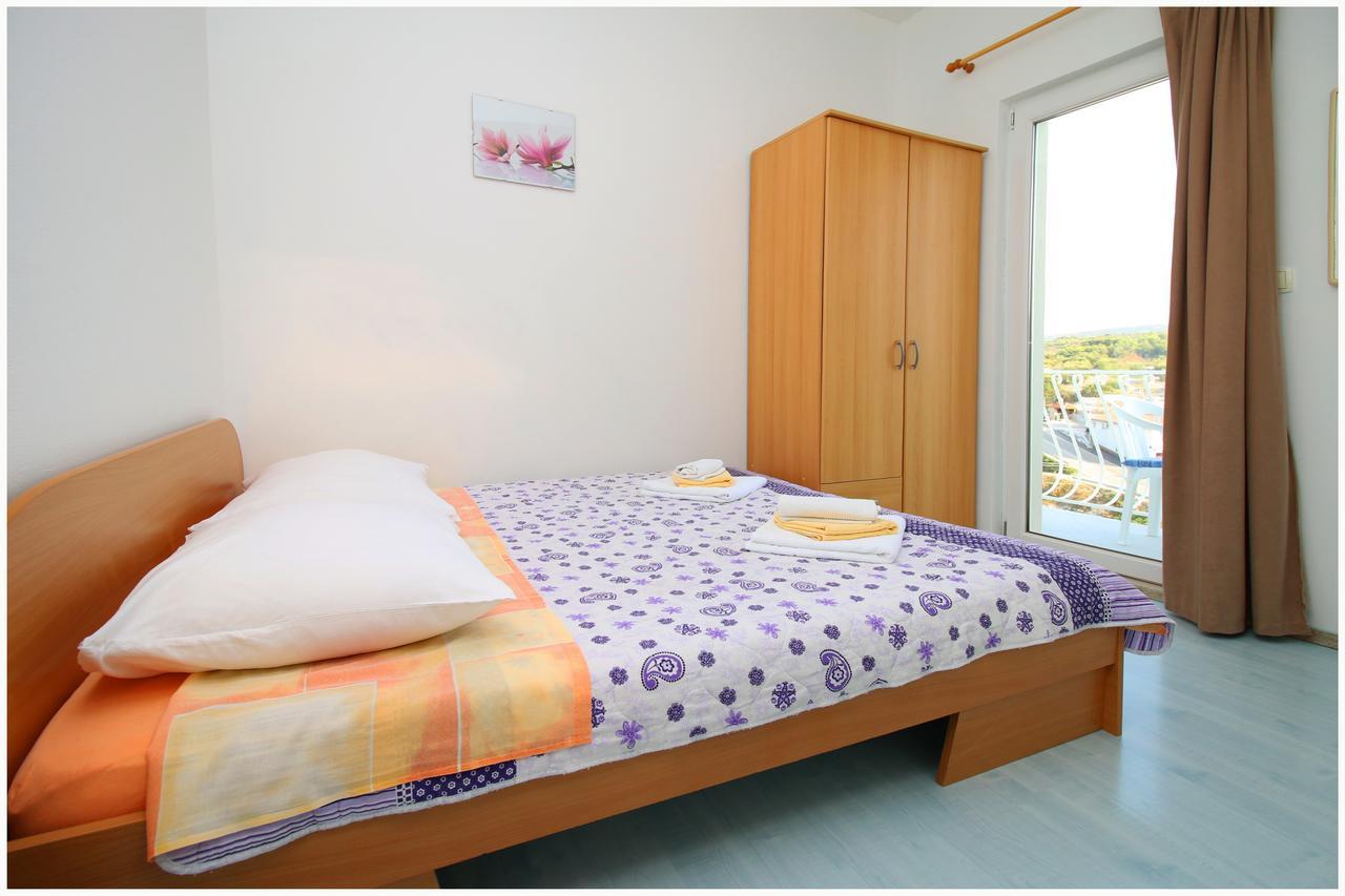 פרימוסטן Apartments Huljev מראה חיצוני תמונה