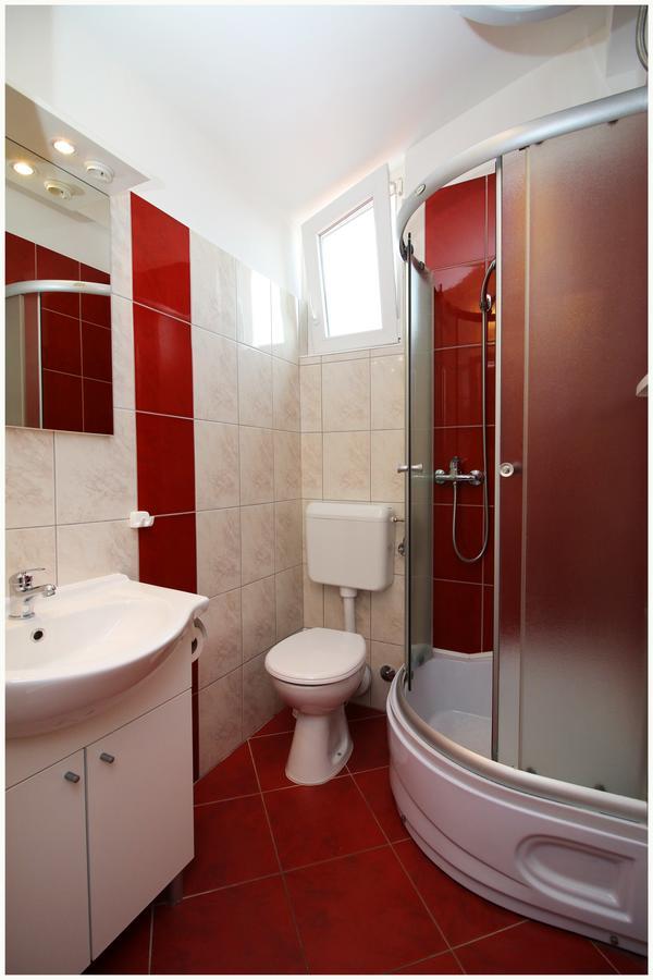 פרימוסטן Apartments Huljev מראה חיצוני תמונה