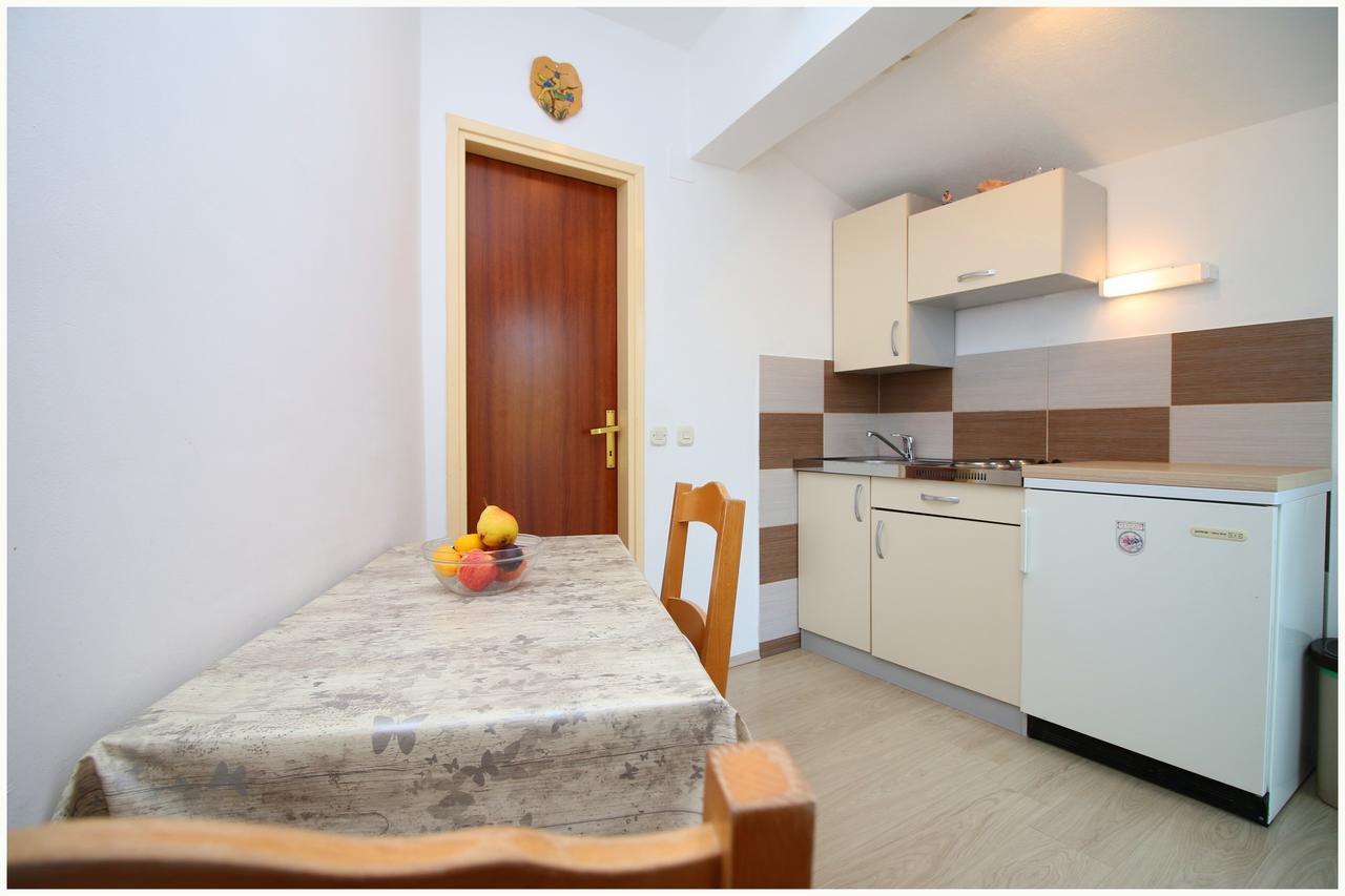 פרימוסטן Apartments Huljev מראה חיצוני תמונה