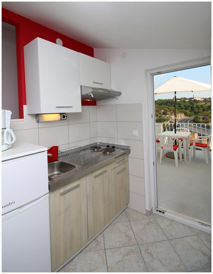 פרימוסטן Apartments Huljev מראה חיצוני תמונה