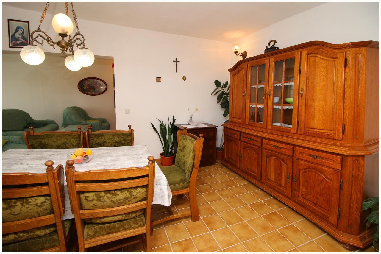 פרימוסטן Apartments Huljev מראה חיצוני תמונה