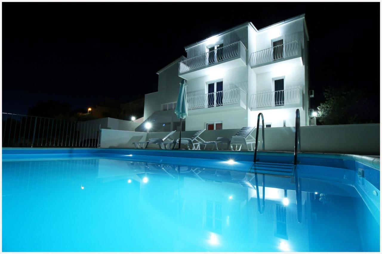 פרימוסטן Apartments Huljev מראה חיצוני תמונה